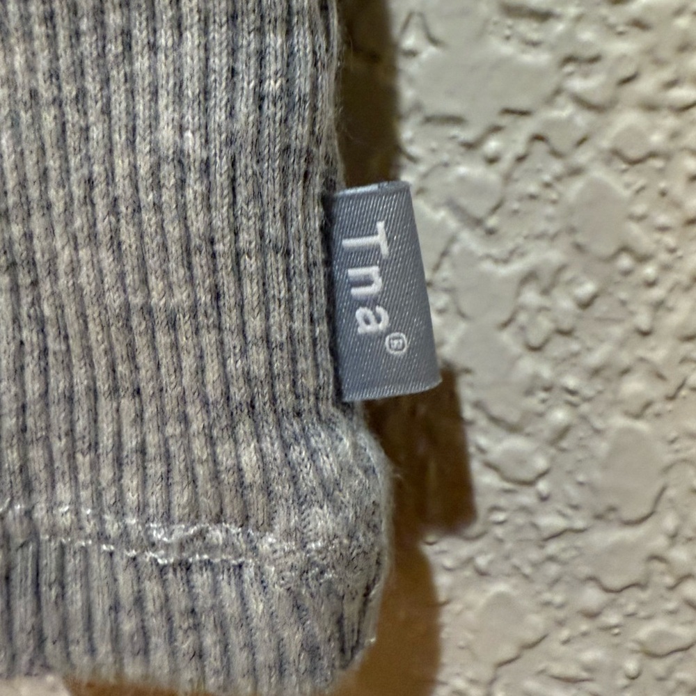 TNA Ribbed Crop Top - Picture 4 of 5